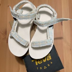 Womens Midform Fray Tevas